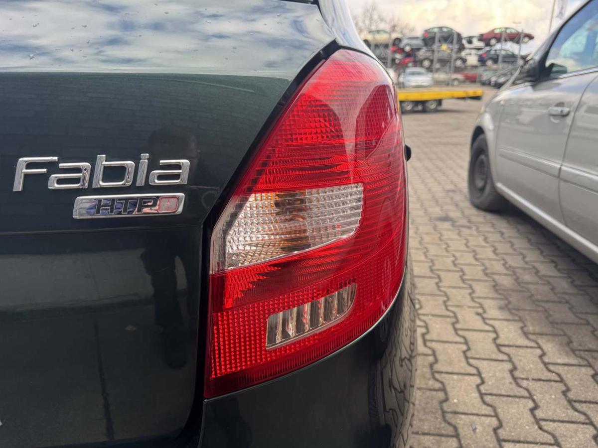 Skoda Fabia 2 5J original R&uuml;cklicht R&uuml;ckleuchte Schlussleuchte rechts Bj.2008